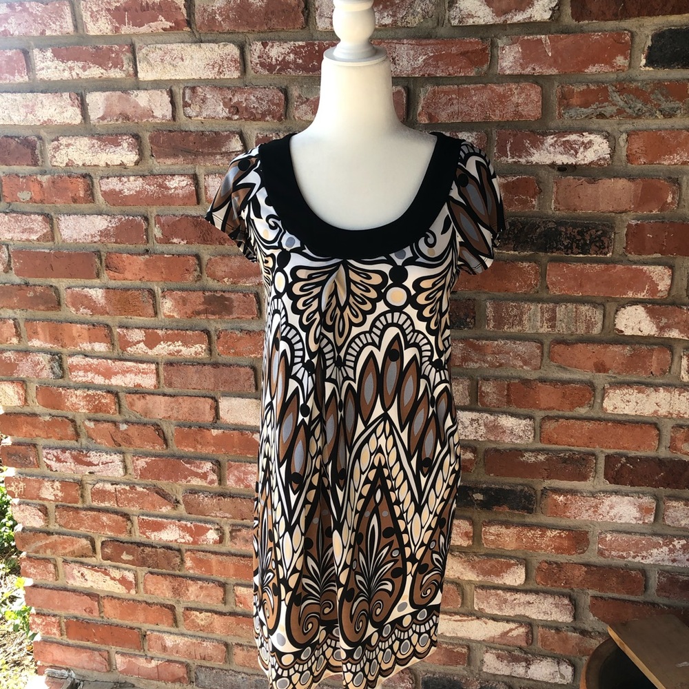 Ladies Dress Barn Poly Spandex Neat Design Short Sleeve Dress Size 6